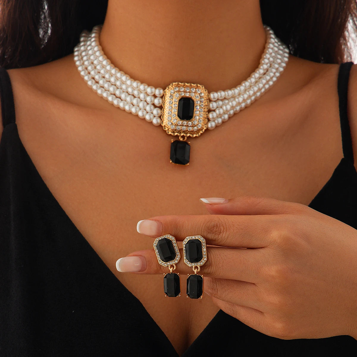 Collier à Double Couche et Boucles d'Oreilles en Perle