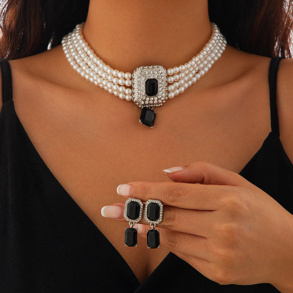 Collier à Double Couche et Boucles d'Oreilles en Perle